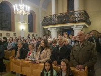 Brzezie: Biskup Włocławski poświęcił witraże i chrzcielnicę